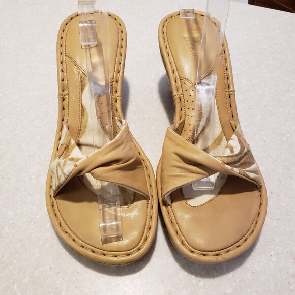 Born Women’s Wedges Tan Pattern Twist Size 9 - Picture 2 of 9